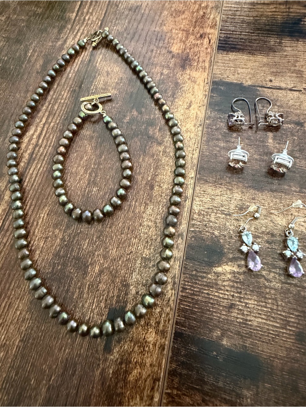 Premier Designs Iridescent Peacock Pearl Necklace & Bracelet Set